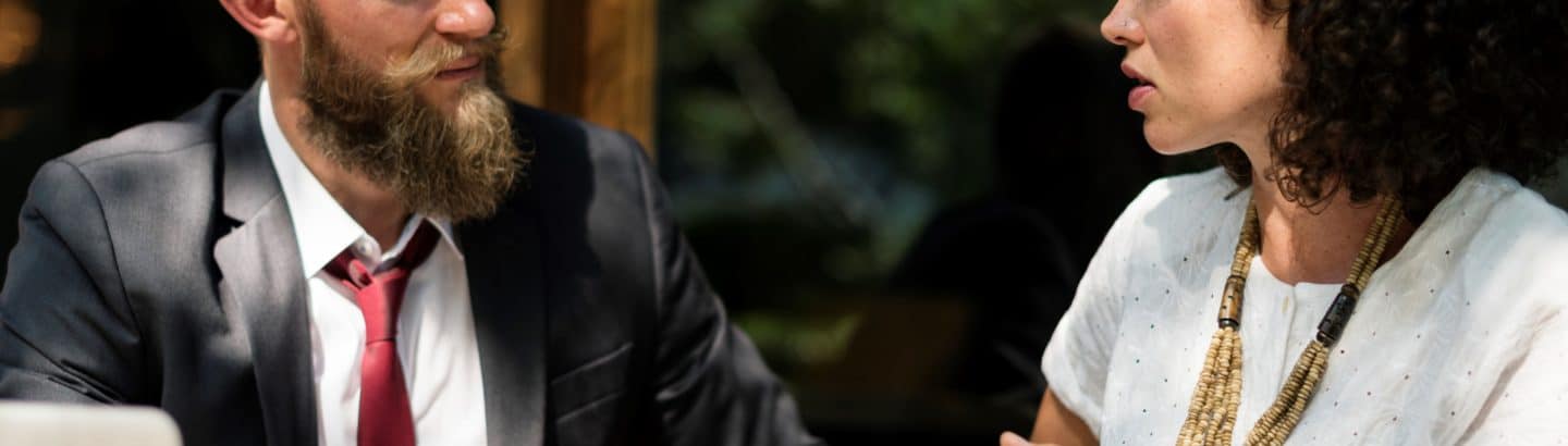 Literaturuebersetzer diskutiert mit Autor